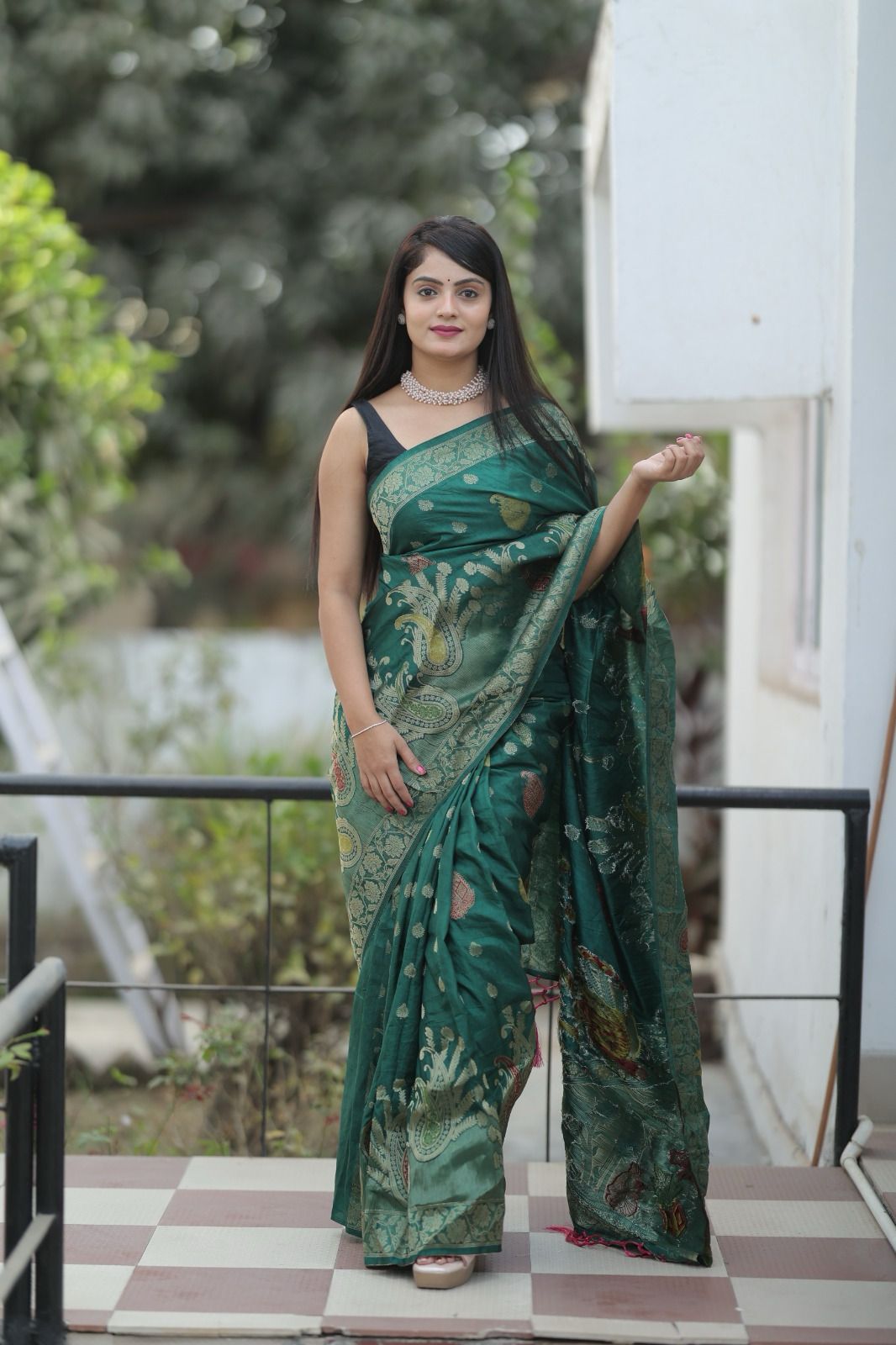 Green Colour Traditional Looking Silk Saree