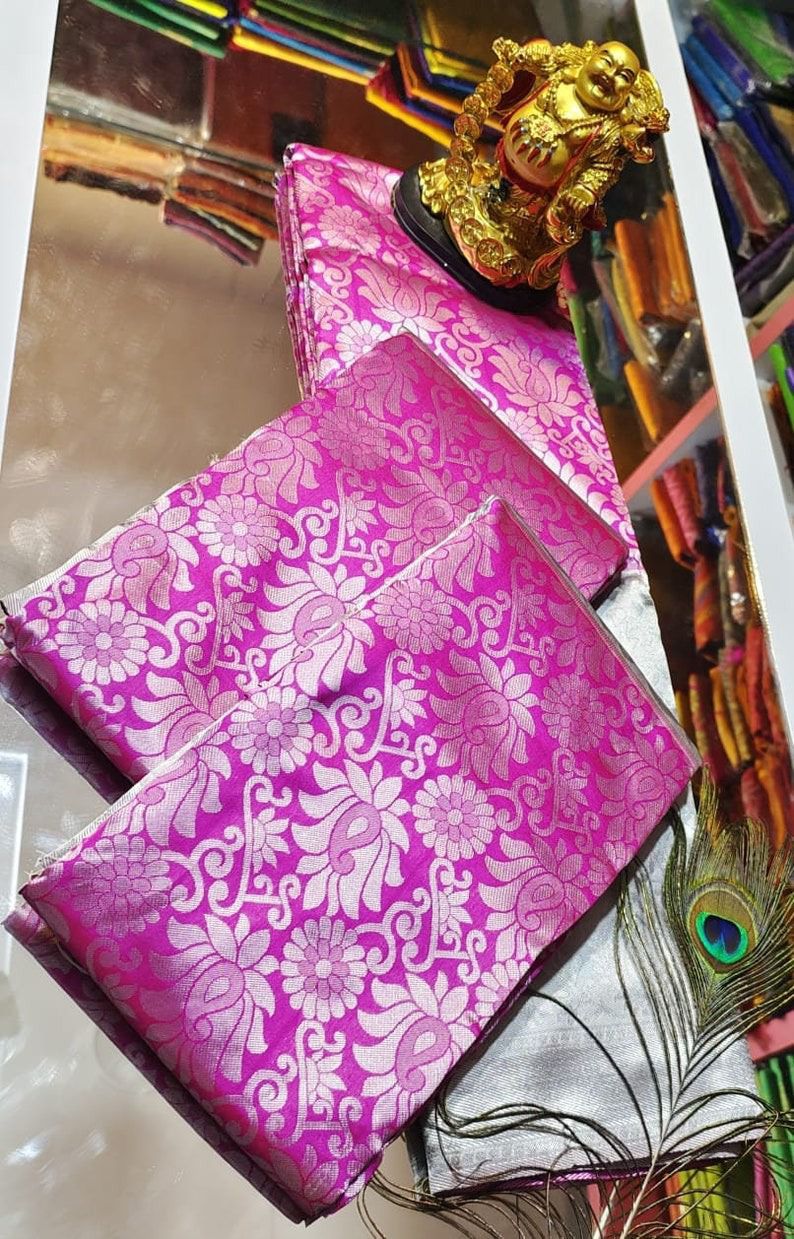 Engrossing Pink  Colour Traditional Looking Silk Saree