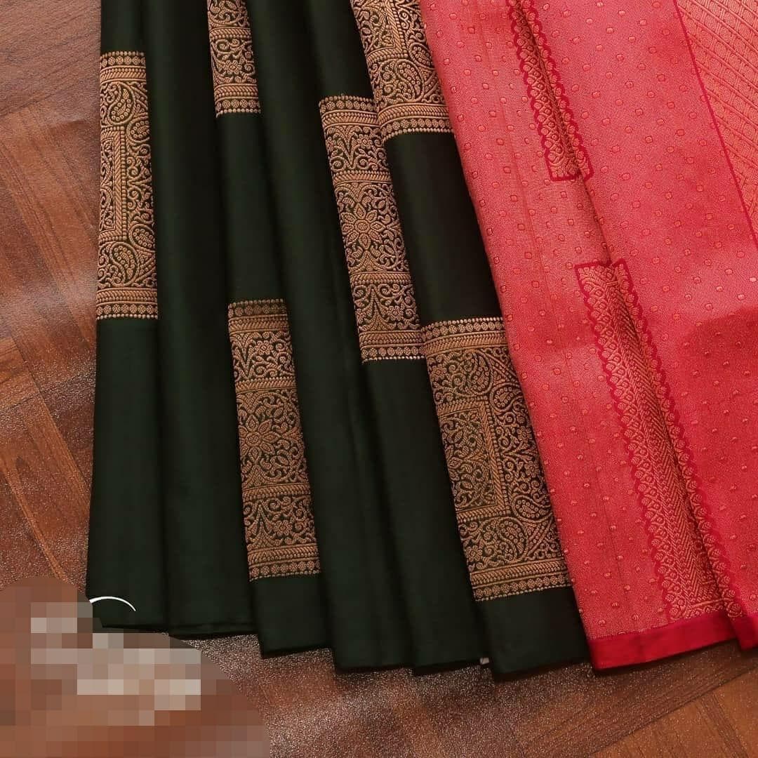 Glorious Green Colour Traditional Looking Silk Saree