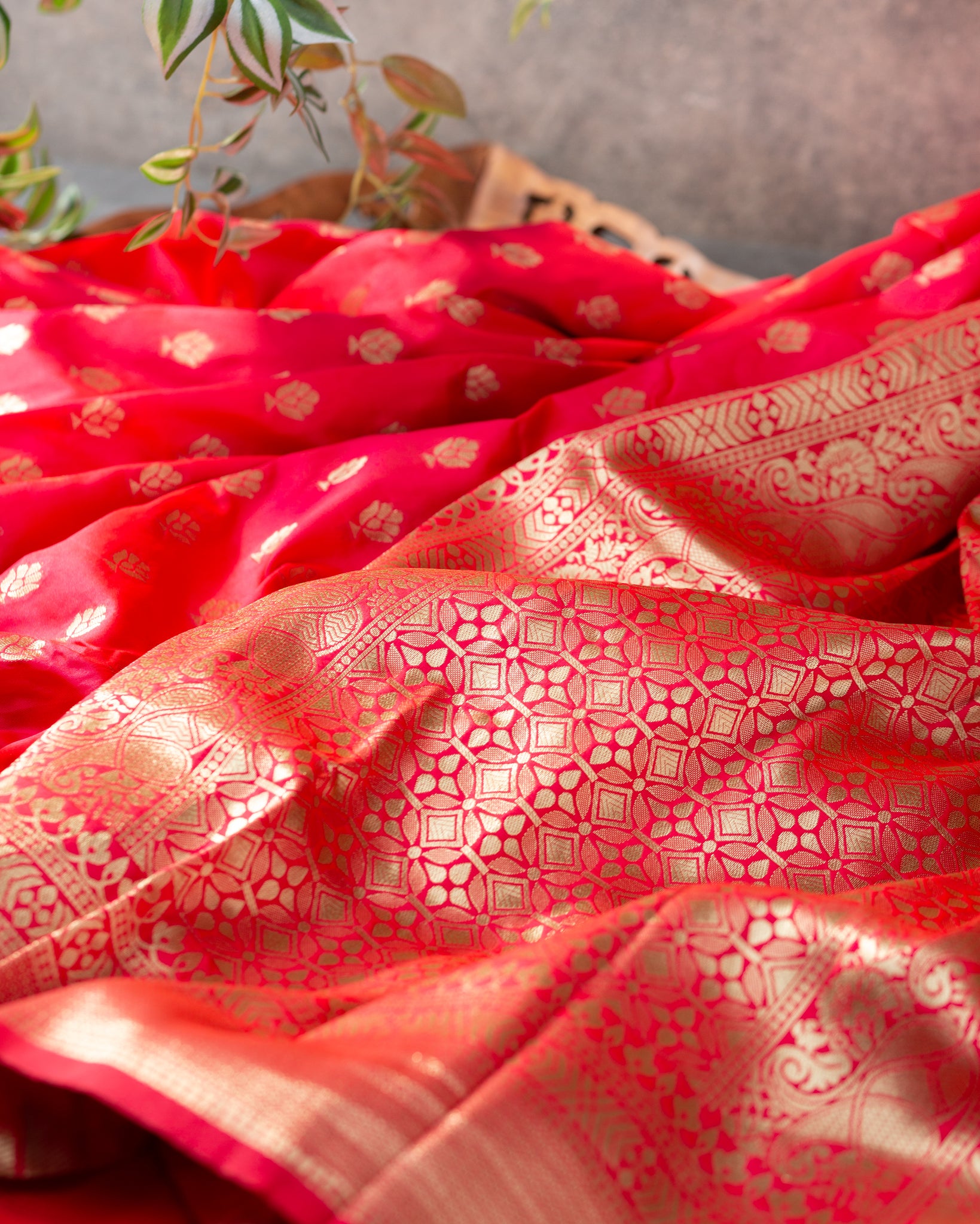 Red Lichi Silk  Saree With Rich Pallu